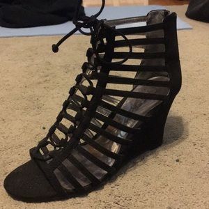 Black wedges